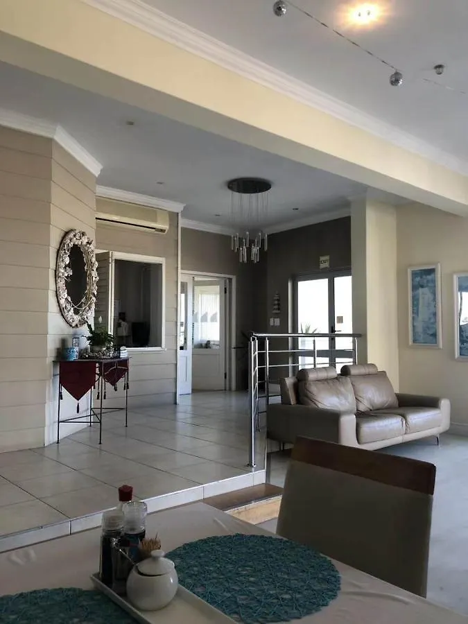 Oceansnest Guest House Bloubergstrand