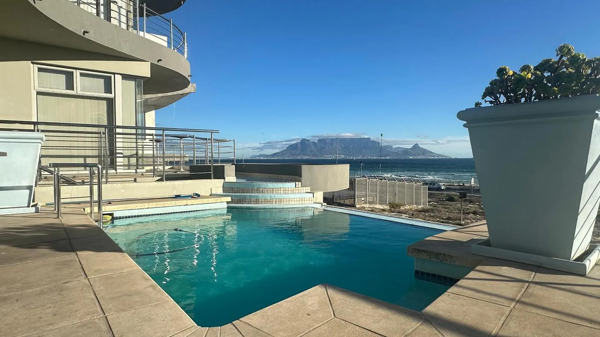 Oceansnest Guest House Bloubergstrand