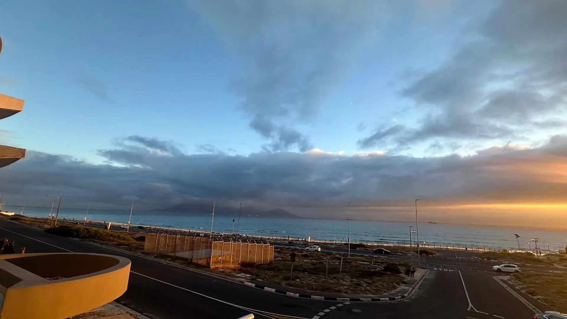 Oceansnest Guest House Bloubergstrand Güney Afrika
