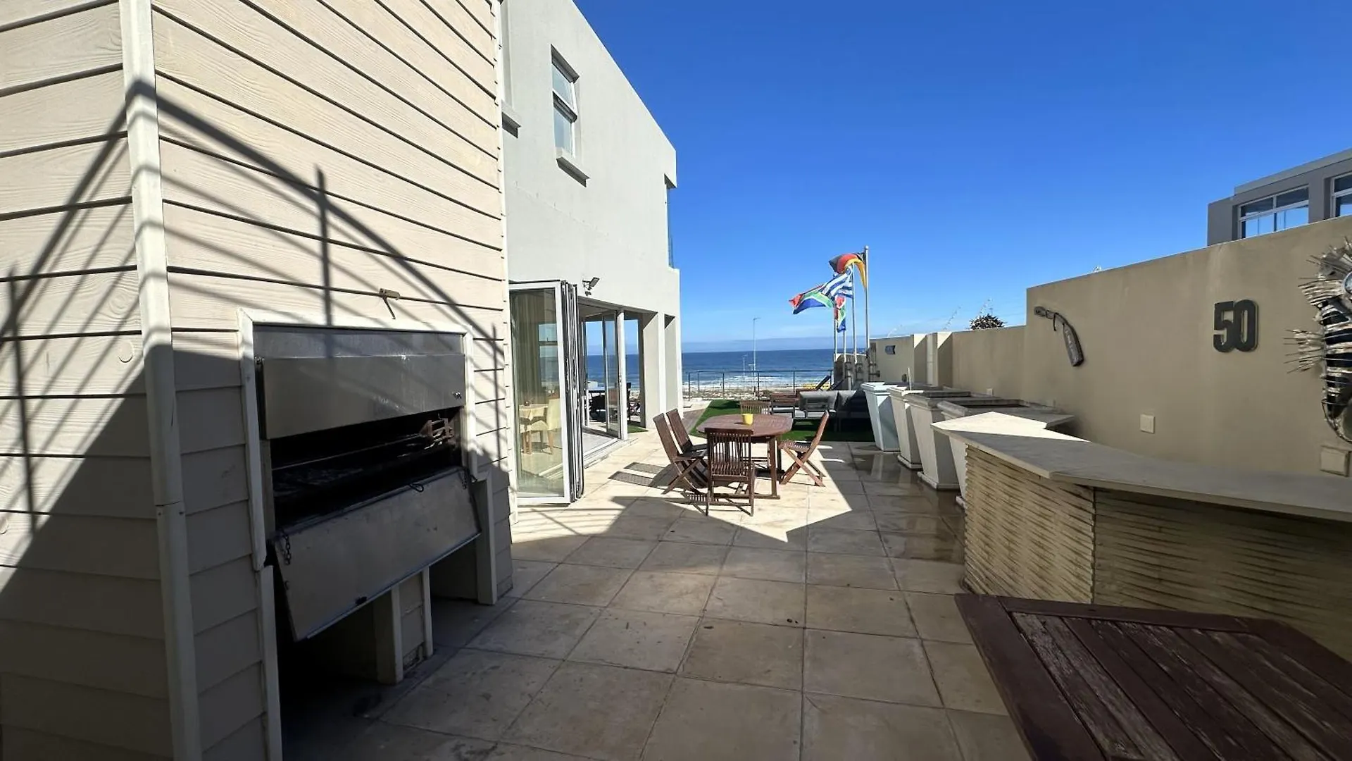 Oceansnest Guest House Bloubergstrand Güney Afrika