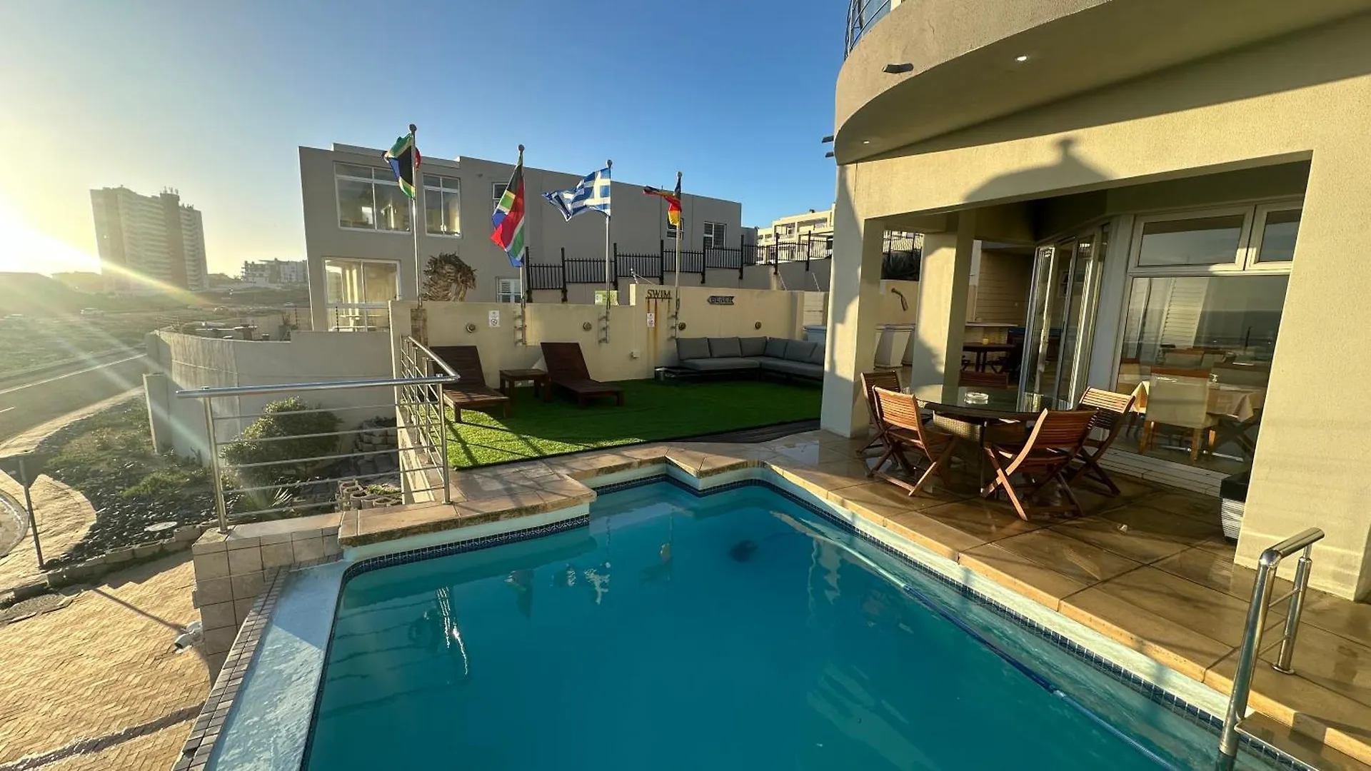 Oceansnest Guest House Bloubergstrand