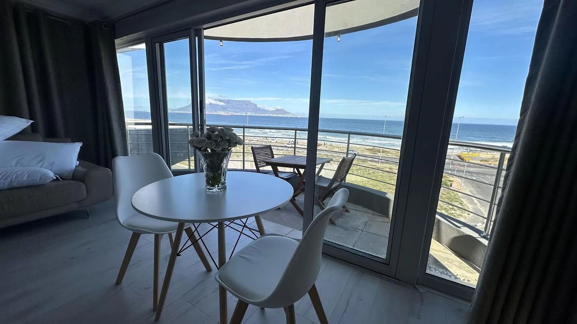 Oceansnest Guest House Bloubergstrand