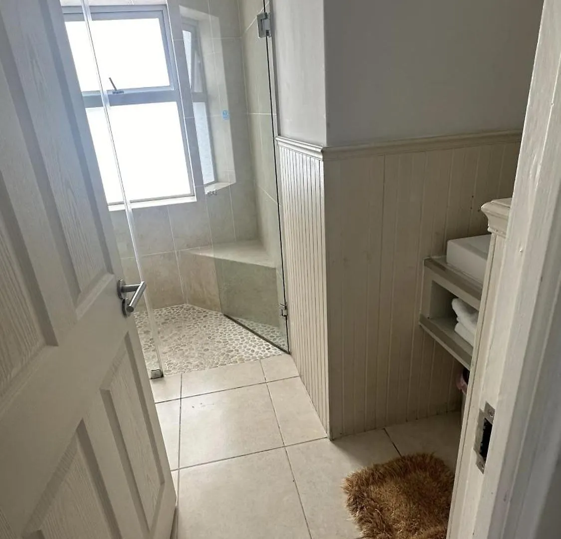 Oceansnest Guest House Bloubergstrand