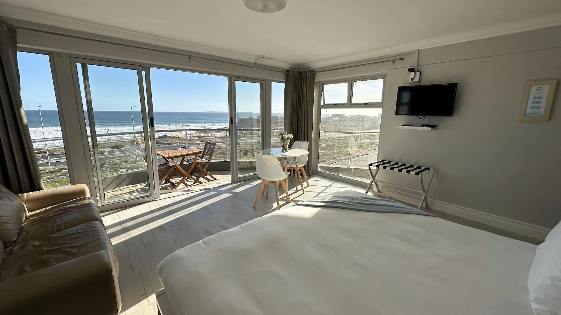 Oceansnest Guest House Bloubergstrand Güney Afrika