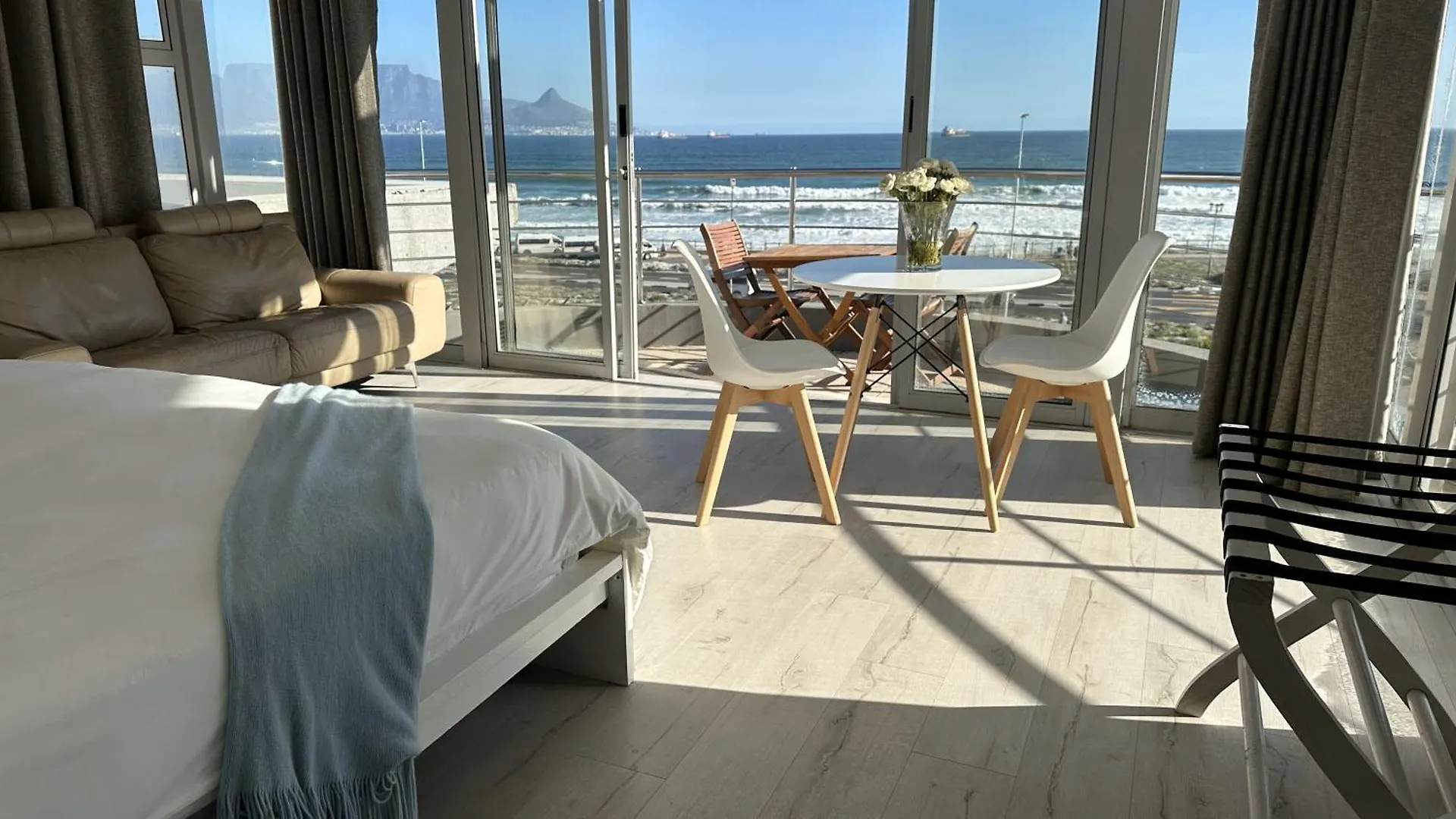 Oceansnest Guest House Bloubergstrand
