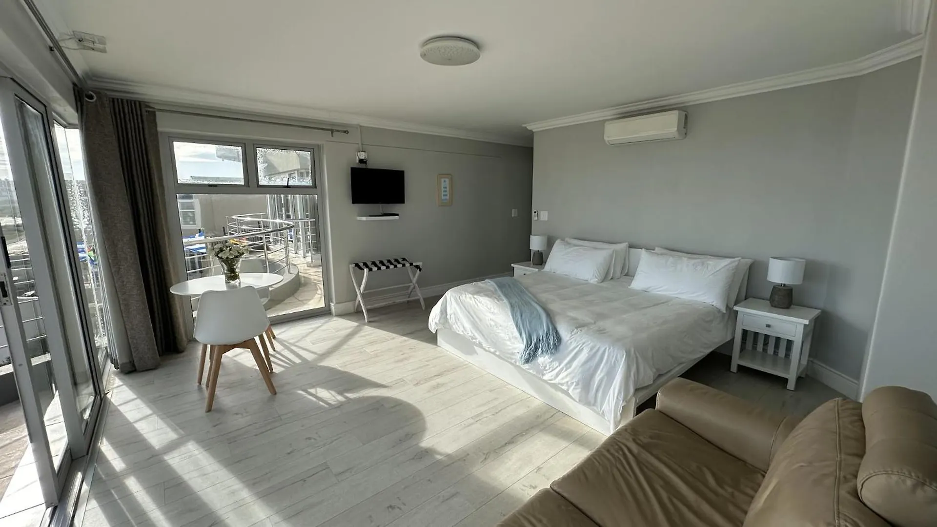 Oceansnest Guest House Bloubergstrand Güney Afrika