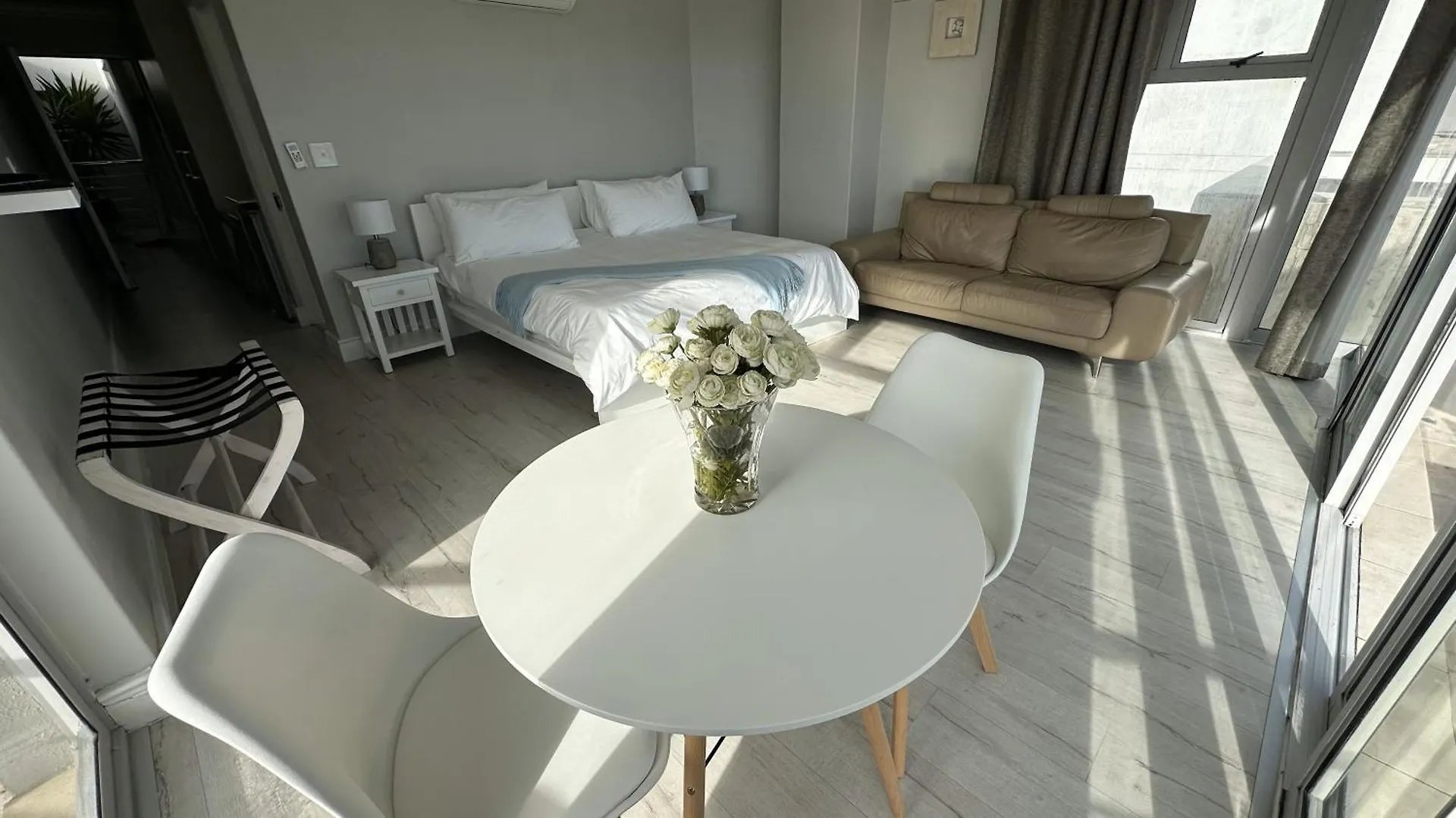 Oceansnest Guest House Bloubergstrand