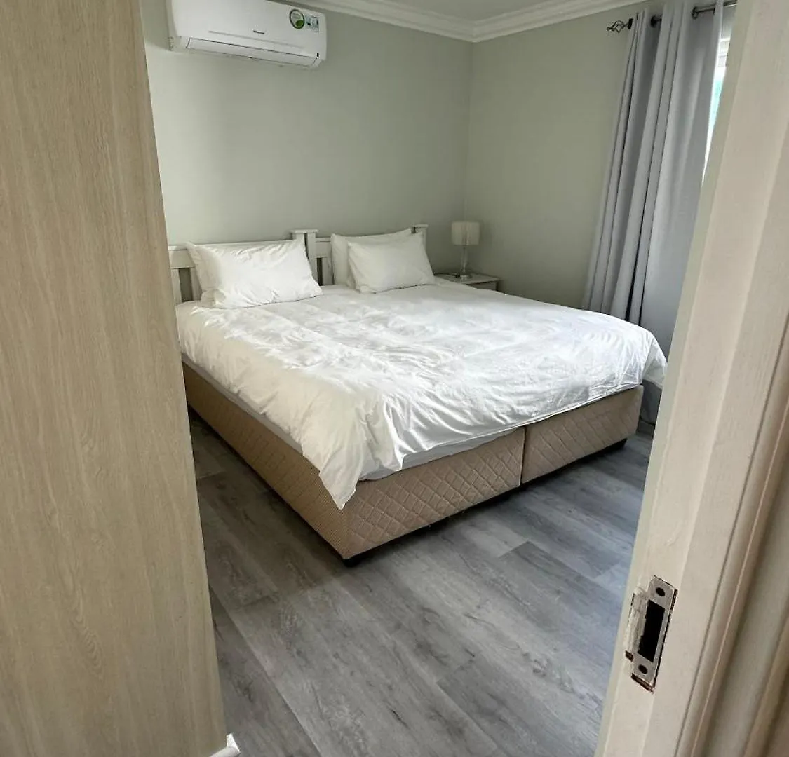 Oceansnest Guest House Bloubergstrand